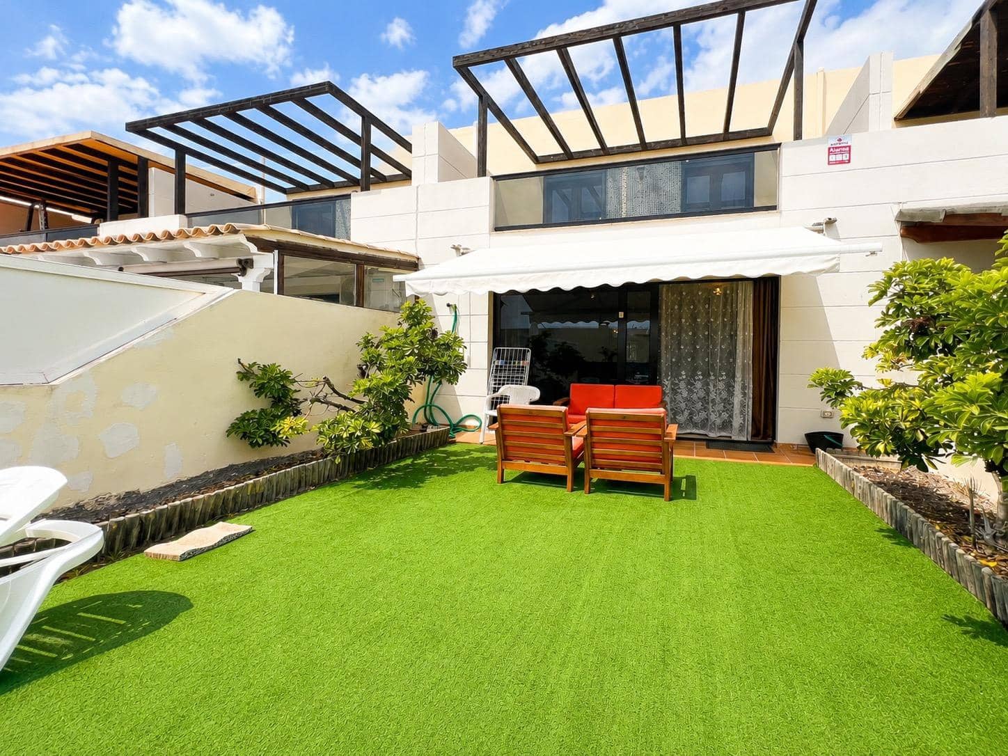 3 chambre Villa/Maison Mitoyenne à vendre à Adeje avec garage - 485 000 € (Ref: 10100477)