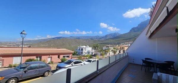 Apartamento de 2 habitaciones en Roque del Conde, Adeje en venta con piscina garaje - 395.000 € (Ref: 10100478)