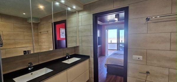 Apartamento de 2 habitaciones en Roque del Conde en venta con piscina garaje - 395.000 € (Ref: 10100478)