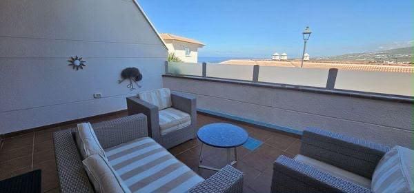 Apartamento de 2 habitaciones en Roque del Conde, Adeje en venta con piscina garaje - 395.000 € (Ref: 10100478)