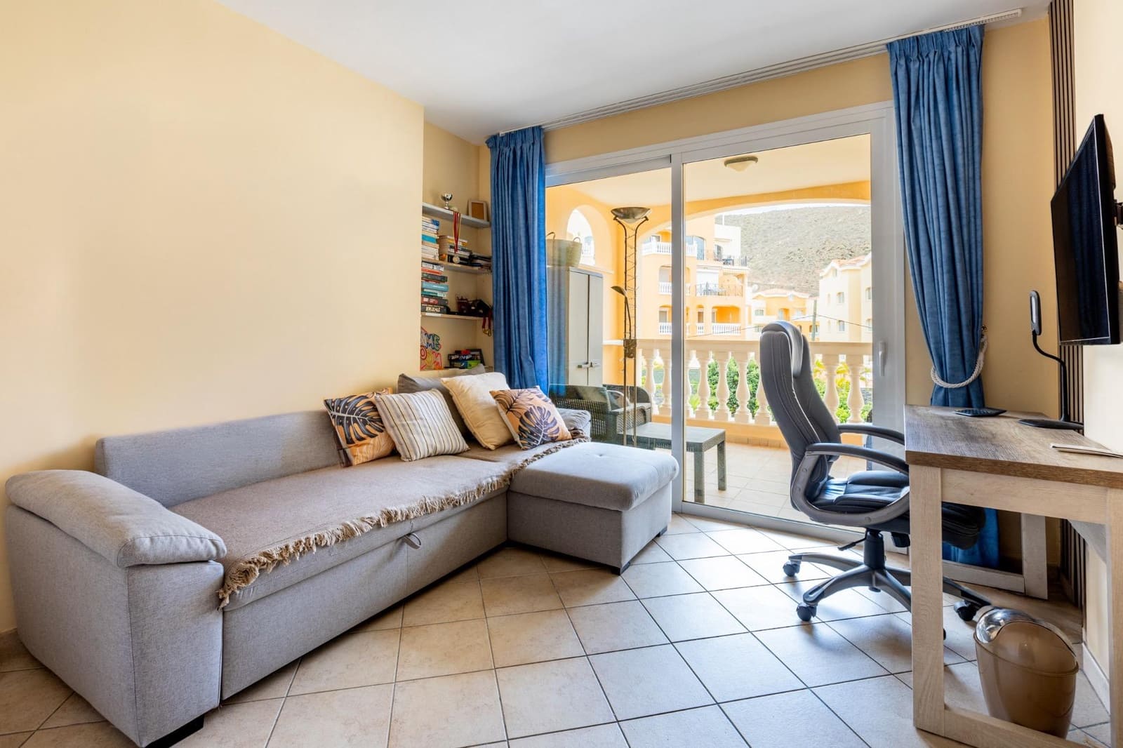 2 bedroom Apartment for sale in Los Cristianos with pool - € 455,000 (Ref: 10129552)