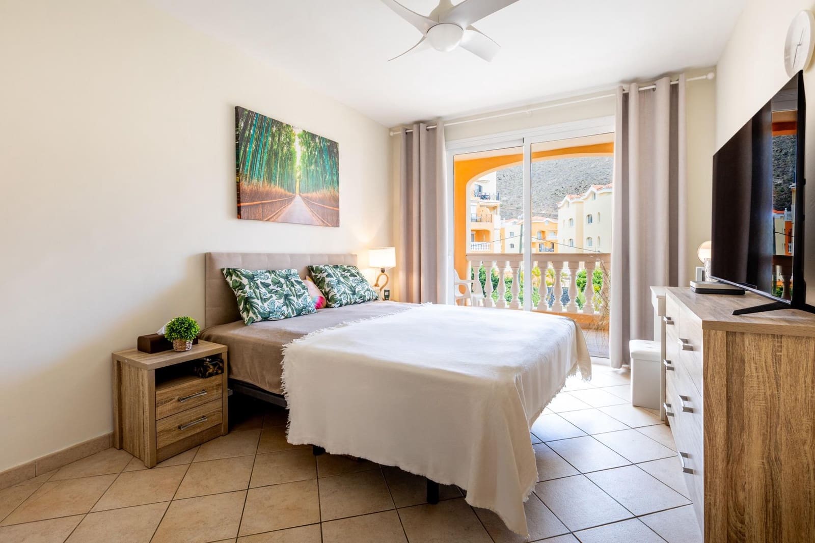 2 bedroom Apartment for sale in Los Cristianos with pool - € 455,000 (Ref: 10129552)