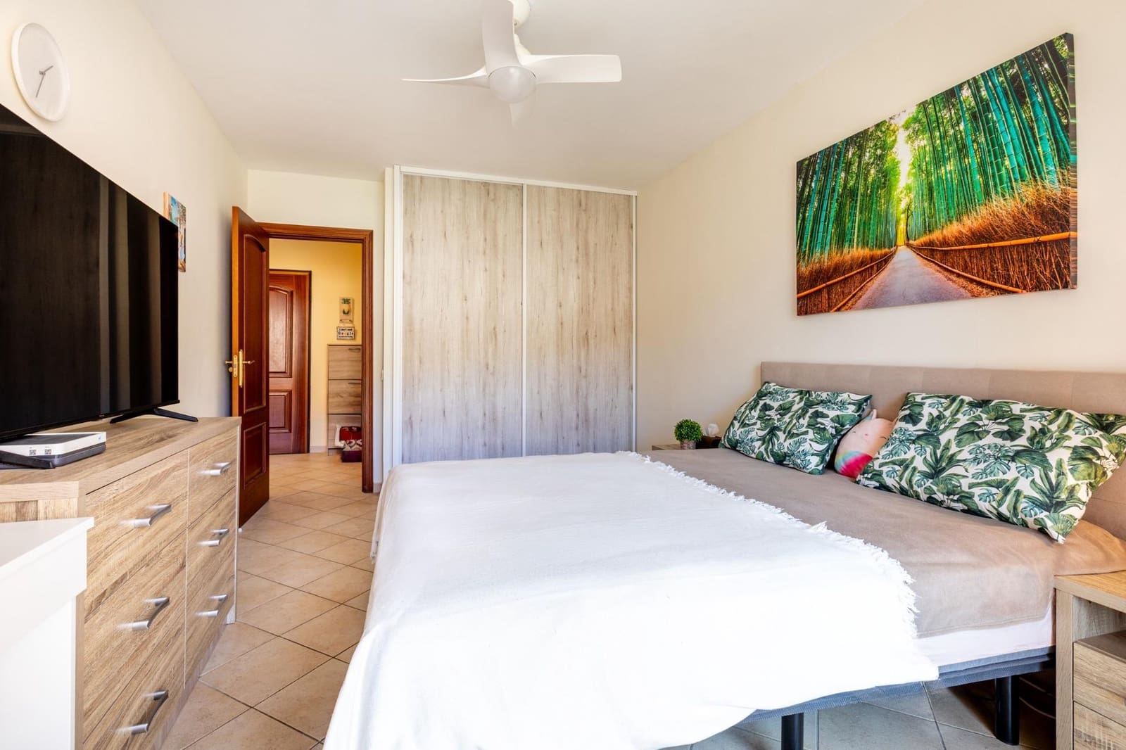 2 bedroom Apartment for sale in Los Cristianos with pool - € 455,000 (Ref: 10129552)