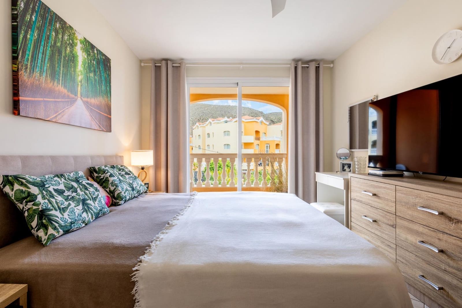 2 bedroom Apartment for sale in Los Cristianos with pool - € 455,000 (Ref: 10129552)