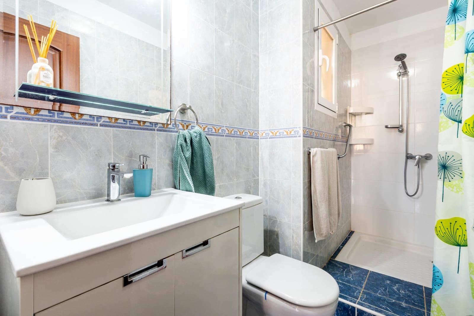 2 bedroom Apartment for sale in Los Cristianos with pool - € 455,000 (Ref: 10129552)