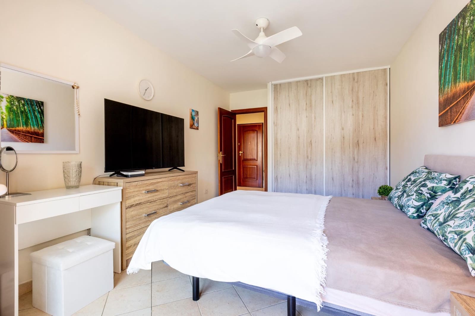 2 bedroom Apartment for sale in Los Cristianos with pool - € 455,000 (Ref: 10129552)