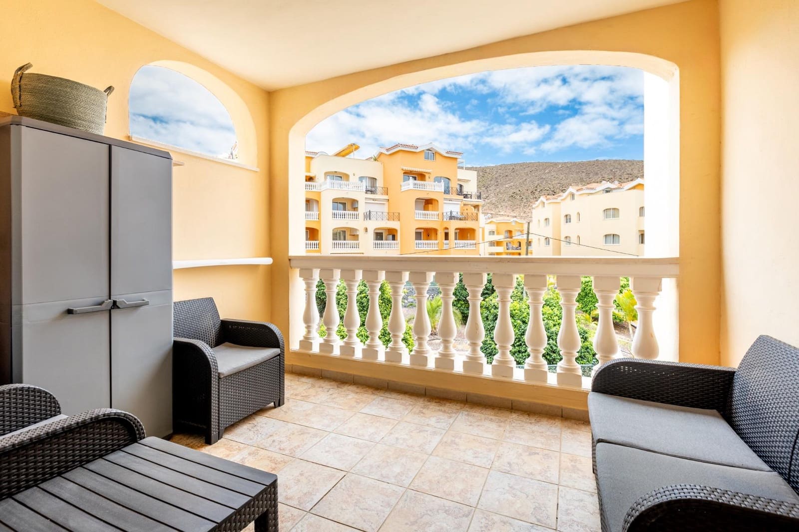 2 bedroom Apartment for sale in Los Cristianos with pool - € 455,000 (Ref: 10129552)
