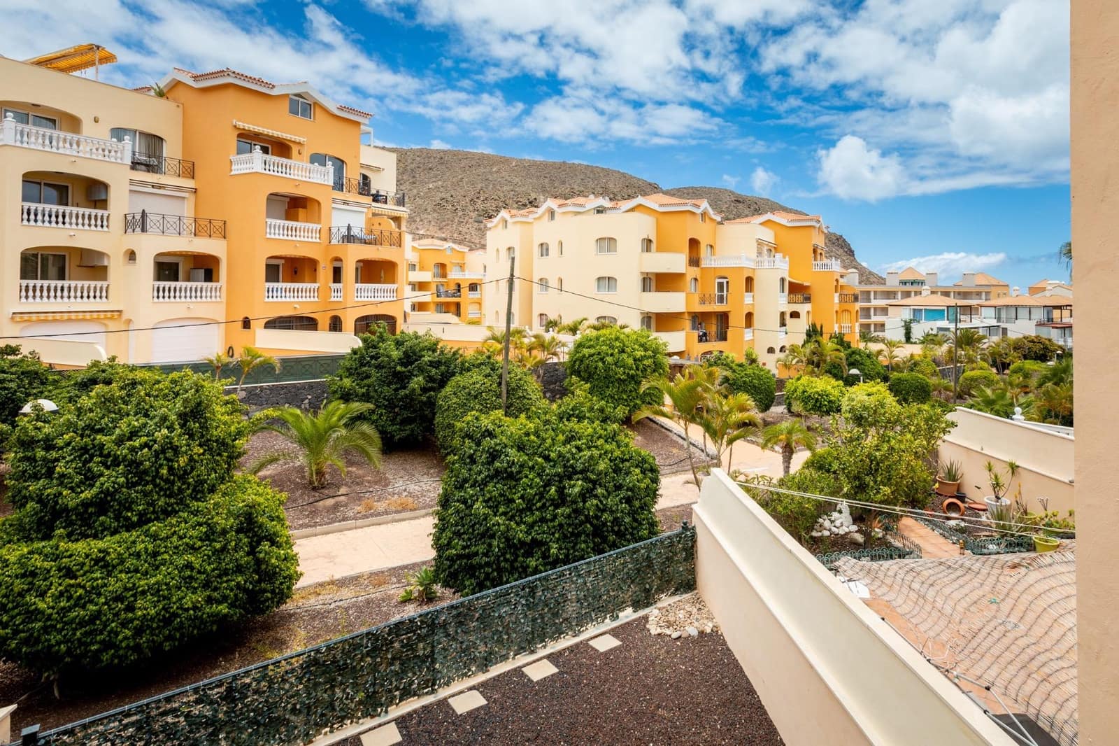2 bedroom Apartment for sale in Los Cristianos with pool - € 455,000 (Ref: 10129552)