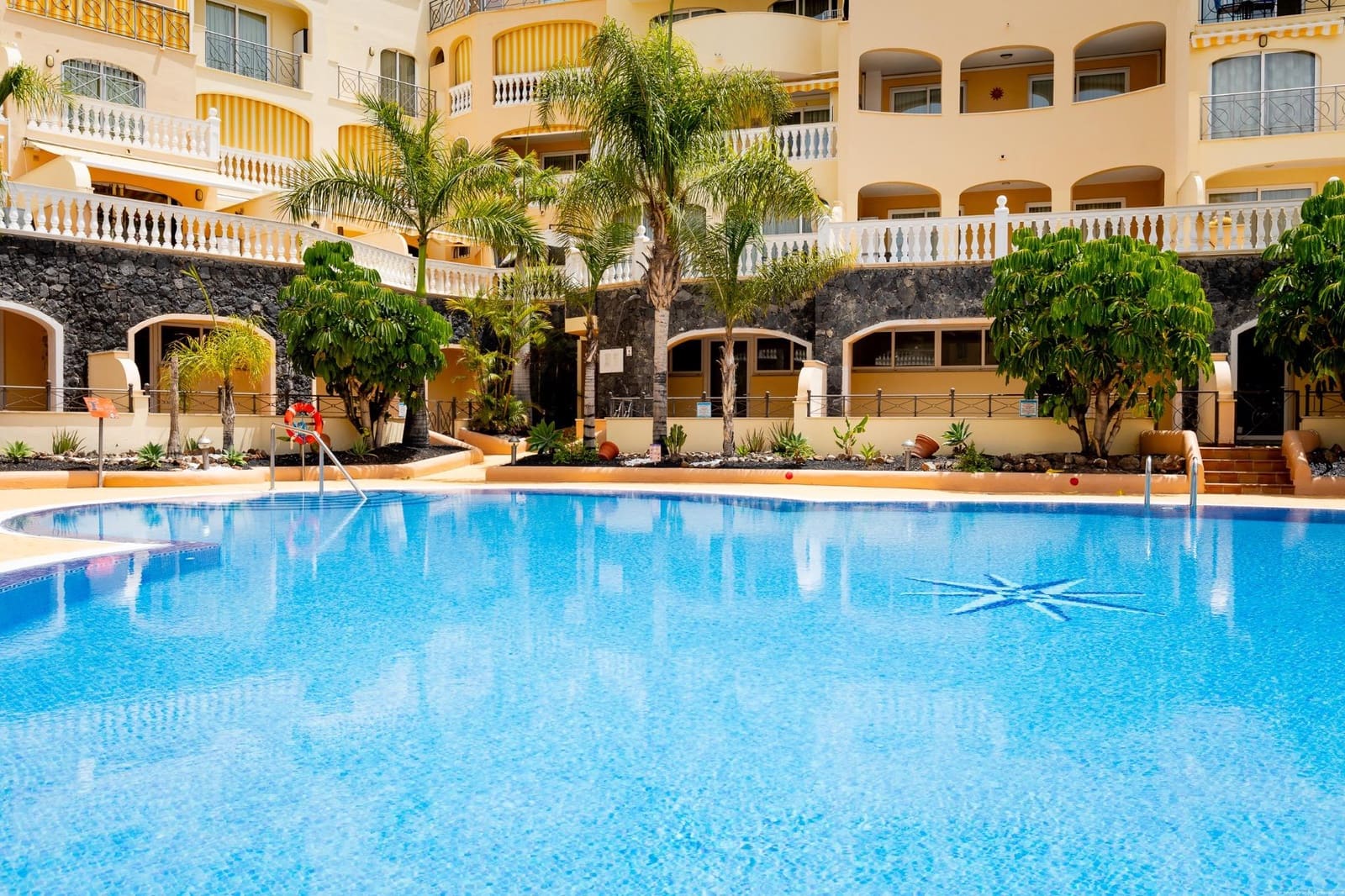 2 bedroom Apartment for sale in Los Cristianos with pool - € 455,000 (Ref: 10129552)