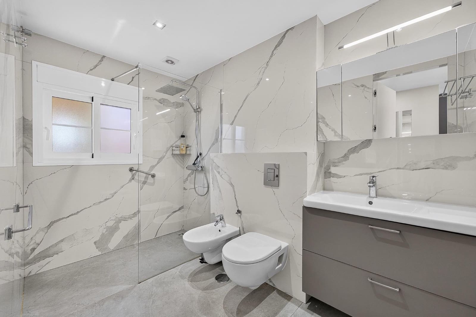2 sovrum Lägenhet till salu i Los Cristianos med pool - 415 000 € (Ref: 10136103)