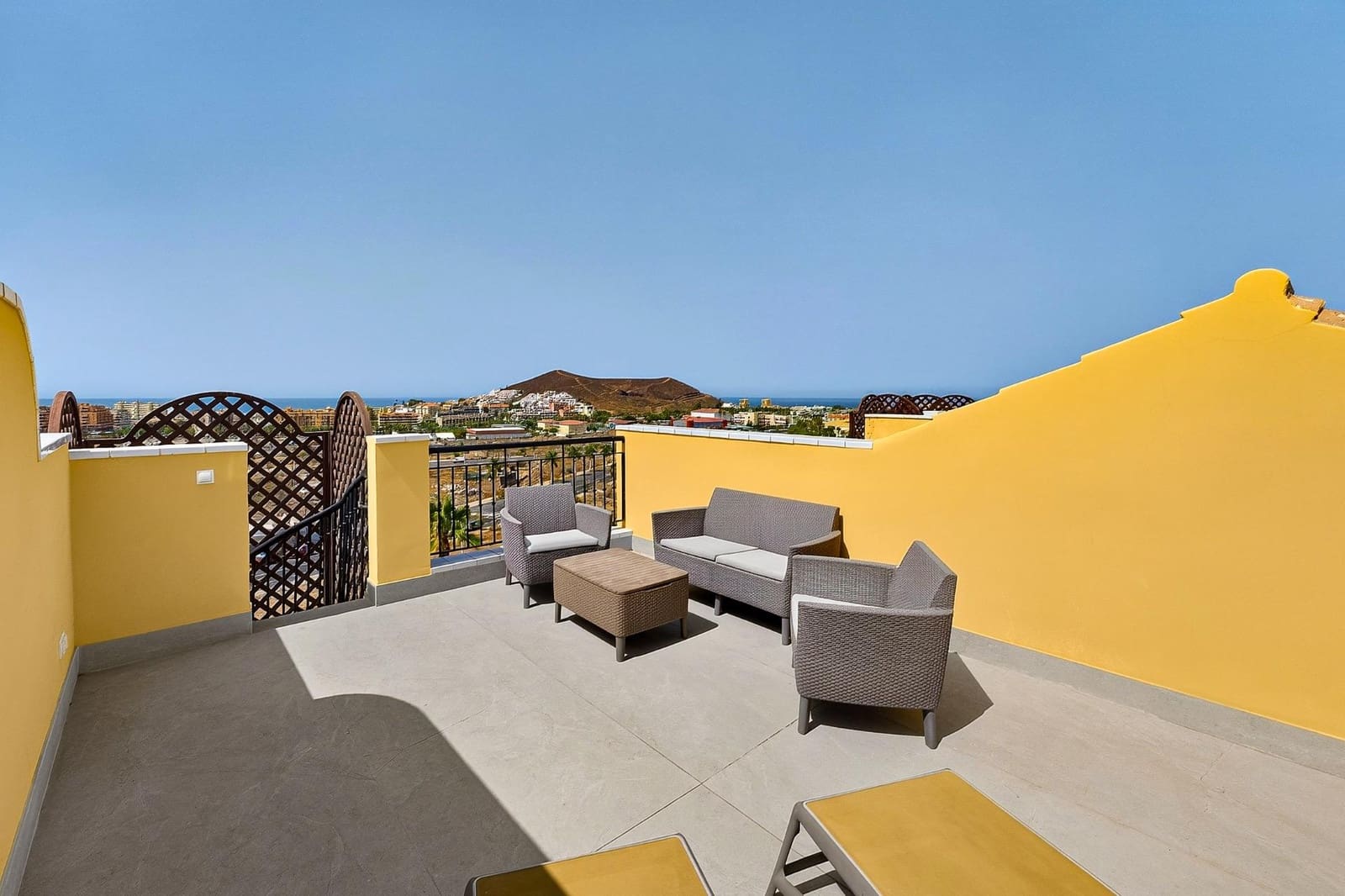 2 sovrum Lägenhet till salu i Los Cristianos med pool - 415 000 € (Ref: 10136103)