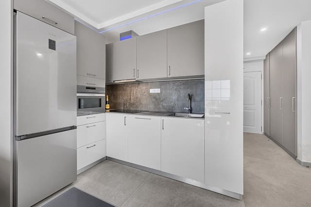 2 soveværelse Lejlighed til salg i Los Cristianos, Arona med swimmingpool - € 415.000 (Ref: 10136103)