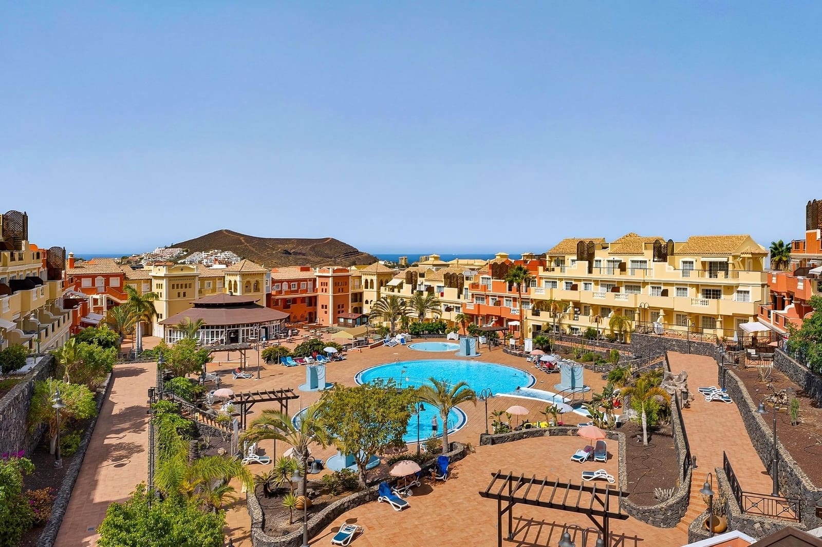 2 sovrum Lägenhet till salu i Los Cristianos med pool - 415 000 € (Ref: 10136103)