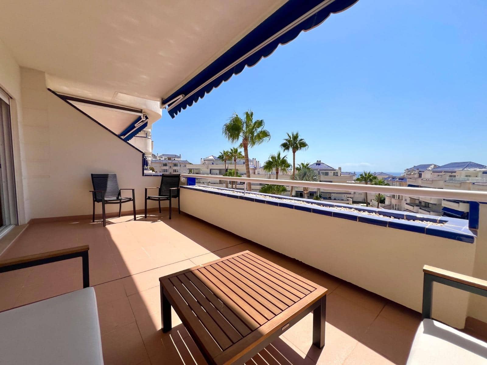 2 soverom Leilighet til salgs i Los Cristianos med svømmebasseng garasje - € 540 000 (Ref: 10136104)