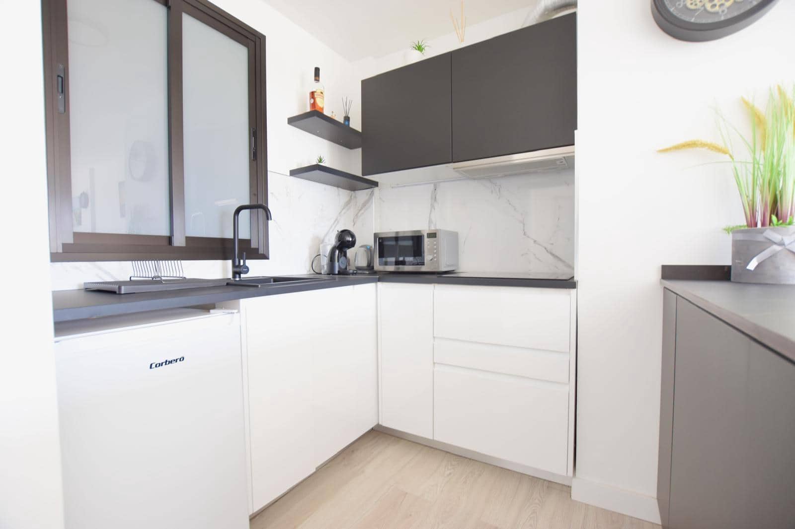1 sypialnia Apartament na sprzedaż w Playa de las Americas z basenem garażem - 330 000 € (Ref: 10159756)