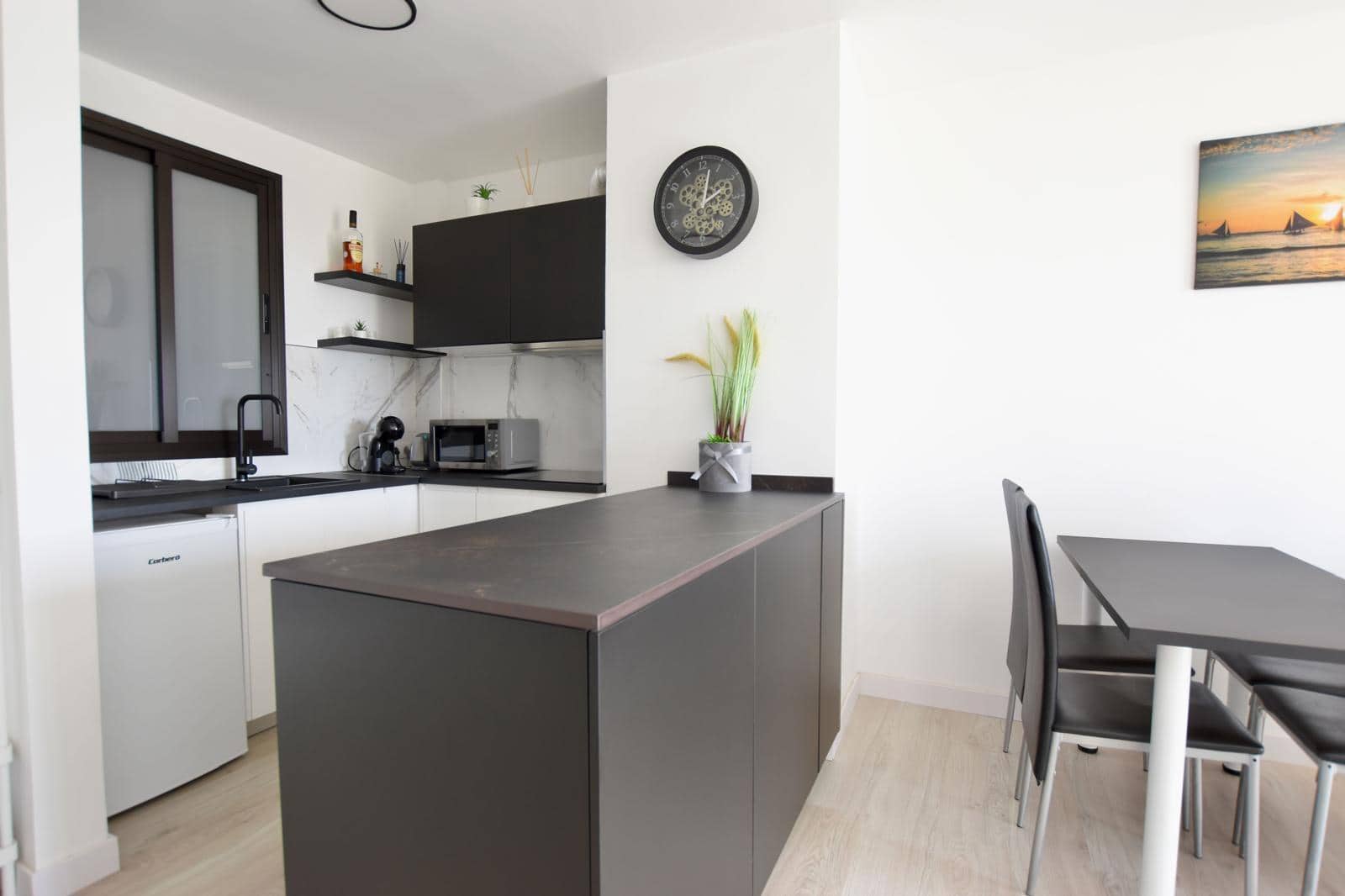 1 sypialnia Apartament na sprzedaż w Playa de las Americas z basenem garażem - 330 000 € (Ref: 10159756)