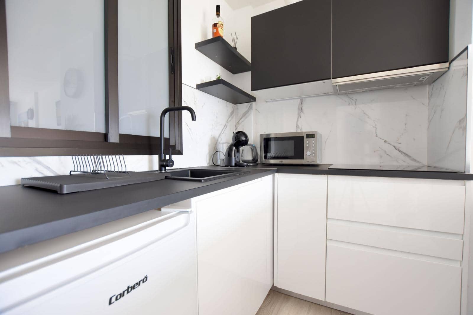 1 sypialnia Apartament na sprzedaż w Playa de las Americas z basenem garażem - 330 000 € (Ref: 10159756)