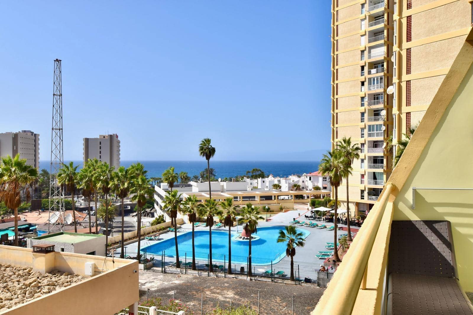 1 sypialnia Apartament na sprzedaż w Playa de las Americas z basenem garażem - 330 000 € (Ref: 10159756)