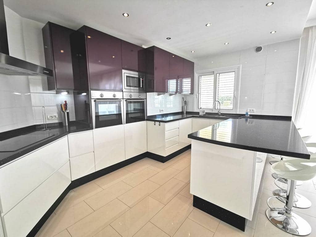 5 soveværelse Villa til salg i La Caleta Adeje med swimmingpool garage - € 1.795.000 (Ref: 7841139)