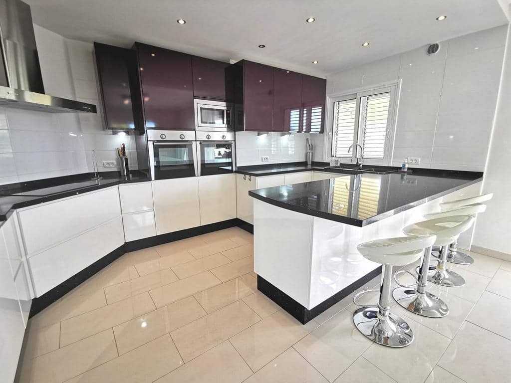 5 soveværelse Villa til salg i La Caleta Adeje med swimmingpool garage - € 1.795.000 (Ref: 7841139)