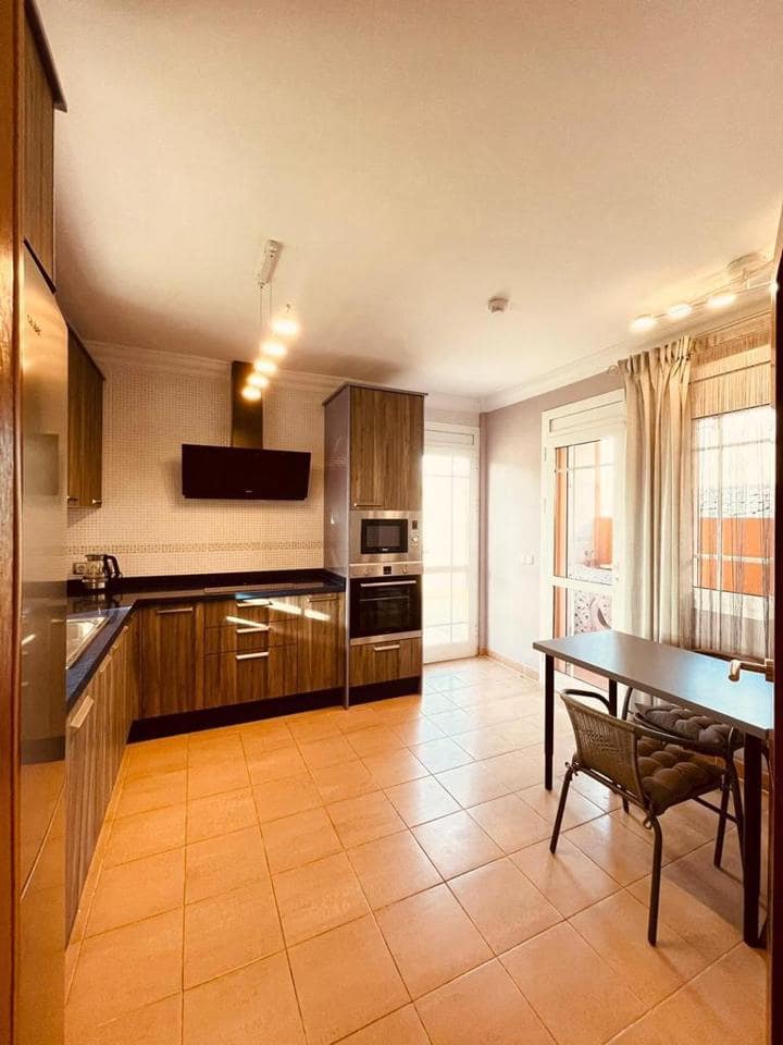 4 soveværelse Villa til salg i Los Cristianos med garage - € 775.000 (Ref: 7865478)