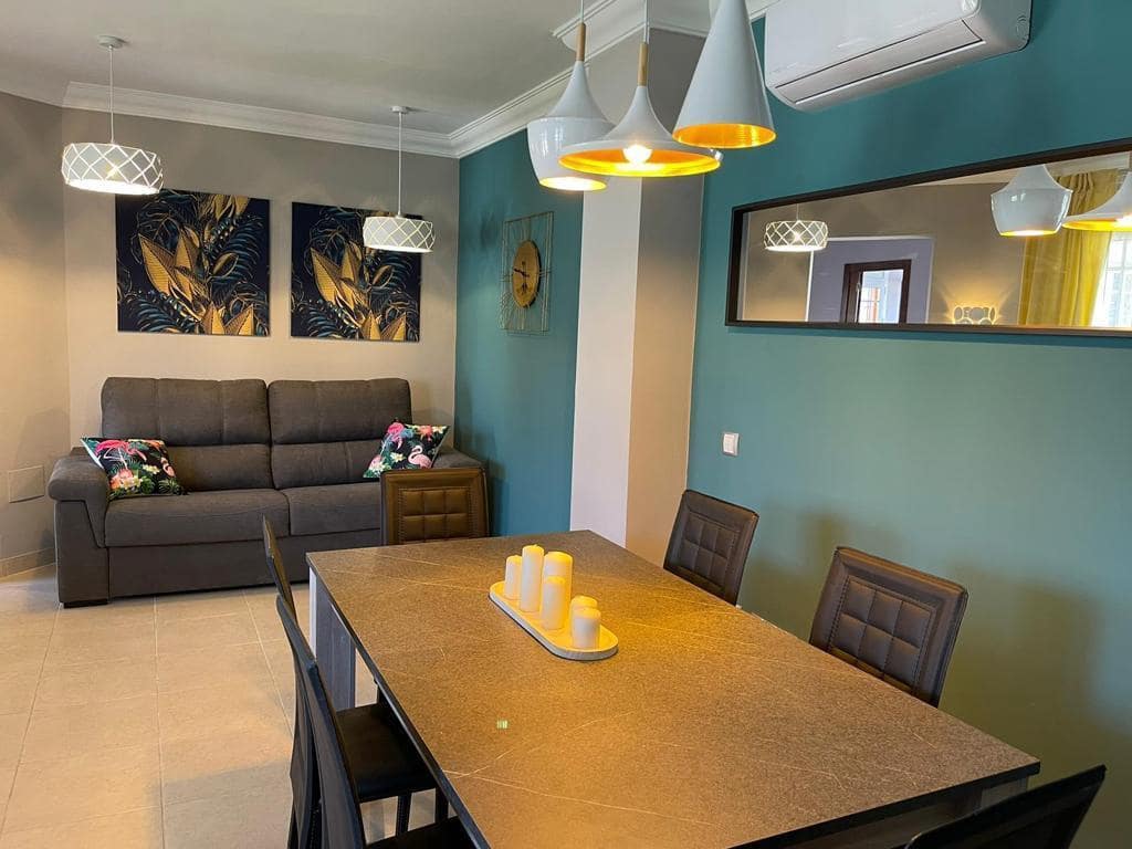 4 soveværelse Villa til salg i Los Cristianos med garage - € 775.000 (Ref: 7865478)