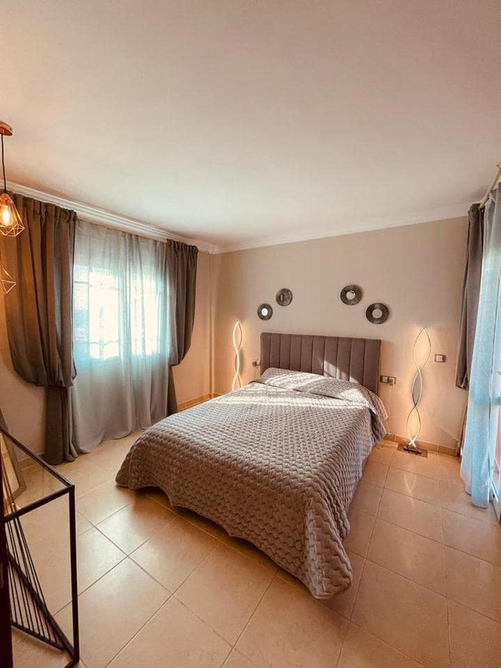 4 soveværelse Villa til salg i Los Cristianos med garage - € 775.000 (Ref: 7865478)