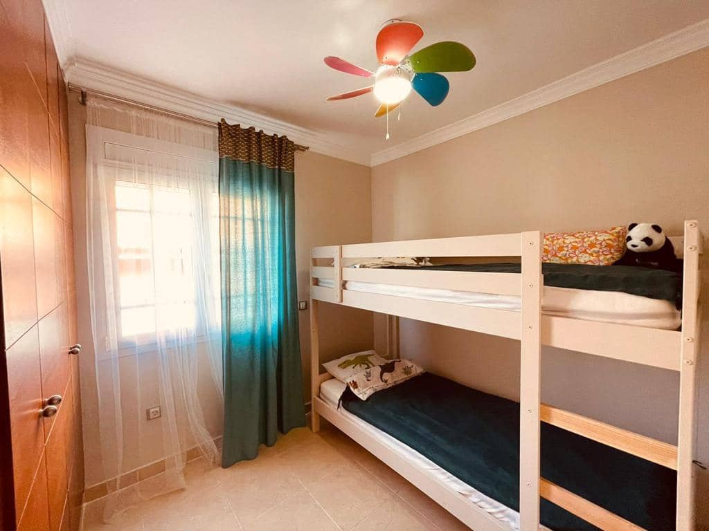 4 soveværelse Villa til salg i Los Cristianos med garage - € 775.000 (Ref: 7865478)