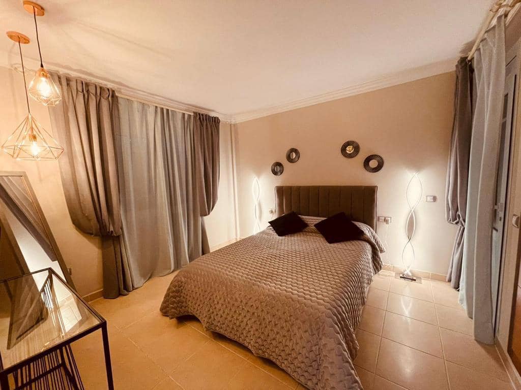 4 soveværelse Villa til salg i Los Cristianos med garage - € 775.000 (Ref: 7865478)