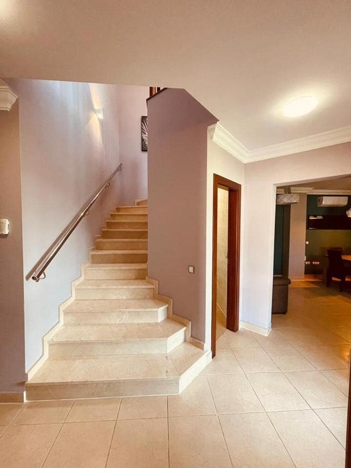 4 soveværelse Villa til salg i Los Cristianos med garage - € 775.000 (Ref: 7865478)