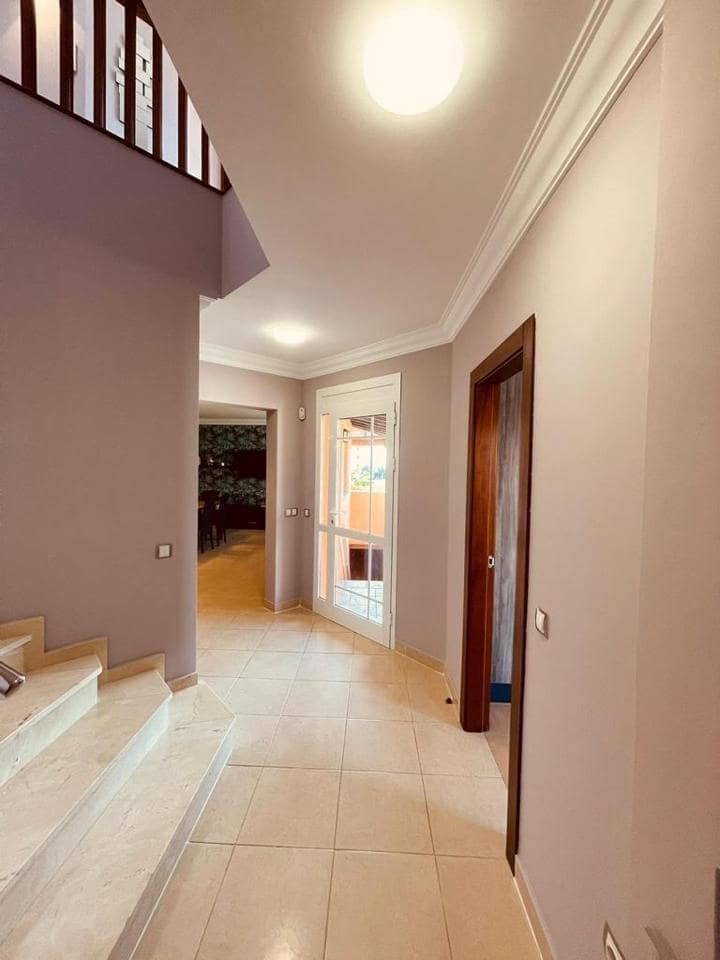 4 soveværelse Villa til salg i Los Cristianos med garage - € 775.000 (Ref: 7865478)