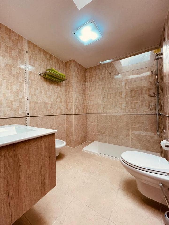 4 soveværelse Villa til salg i Los Cristianos med garage - € 775.000 (Ref: 7865478)