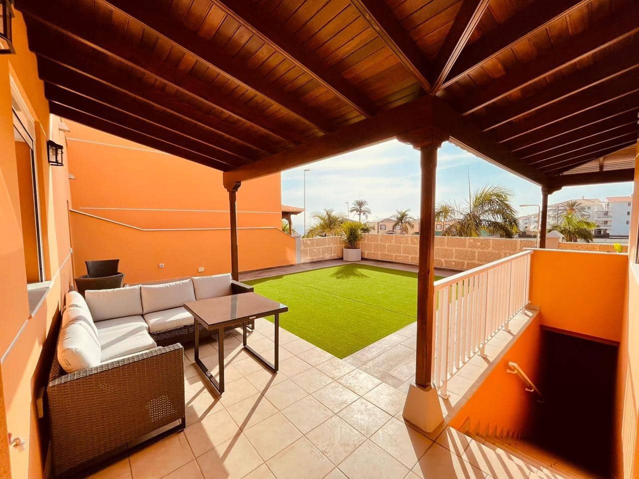 4 soveværelse Villa til salg i Los Cristianos med garage - € 775.000 (Ref: 7865478)