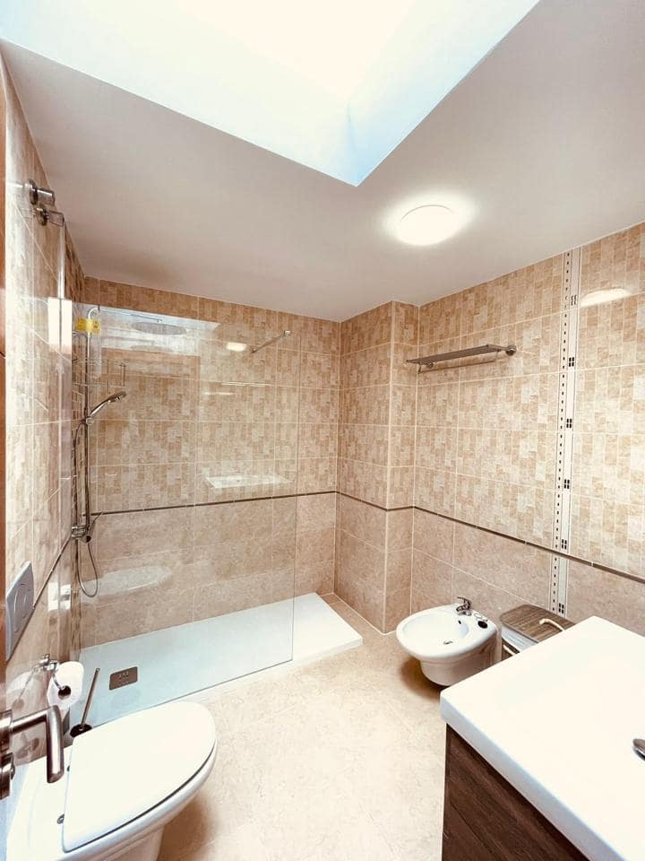 4 soveværelse Villa til salg i Los Cristianos med swimmingpool - € 795.000 (Ref: 7865479)