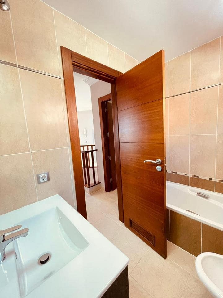 4 soveværelse Villa til salg i Los Cristianos med swimmingpool - € 795.000 (Ref: 7865479)