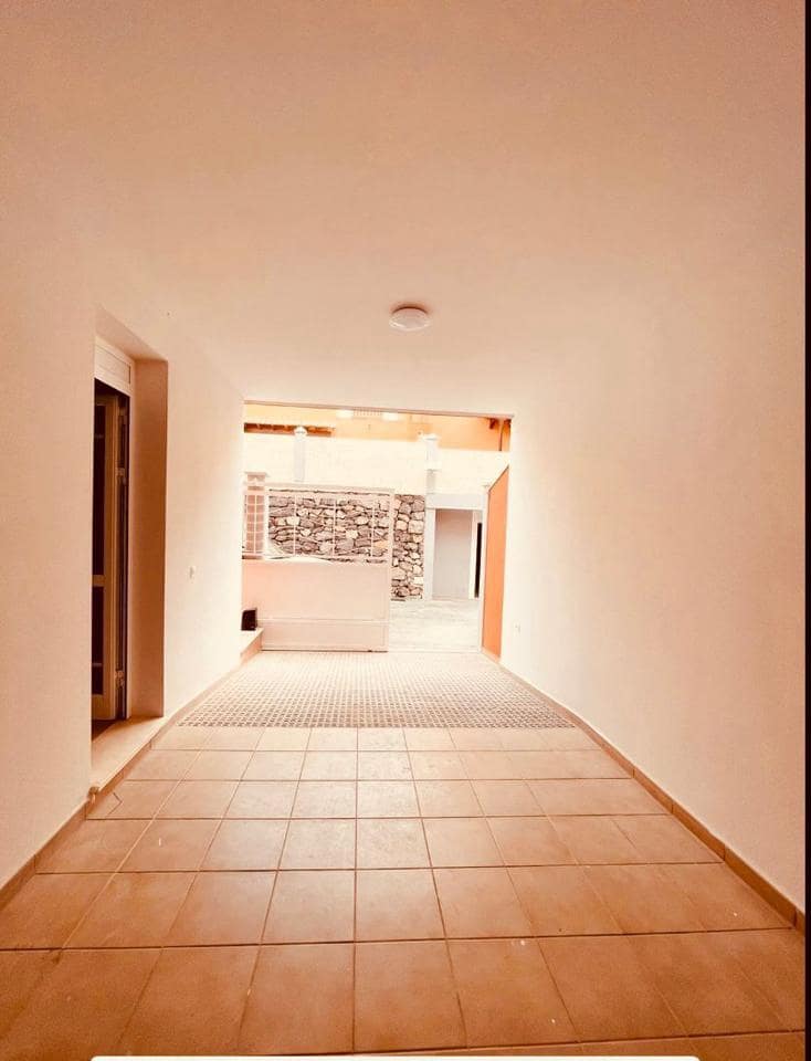 4 soveværelse Villa til salg i Los Cristianos med swimmingpool - € 795.000 (Ref: 7865479)