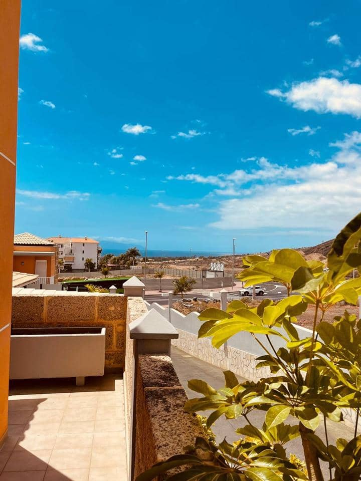 4 soveværelse Villa til salg i Los Cristianos med swimmingpool - € 795.000 (Ref: 7865479)