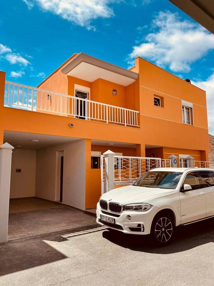 4 soveværelse Villa til salg i Los Cristianos med swimmingpool - € 795.000 (Ref: 7865479)