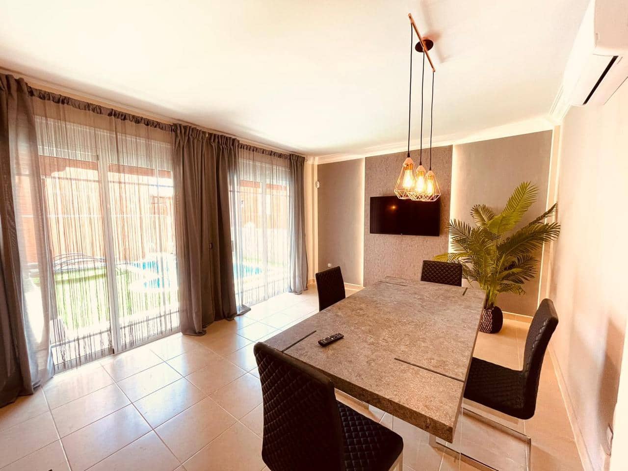 4 soveværelse Villa til salg i Los Cristianos med swimmingpool - € 795.000 (Ref: 7865479)