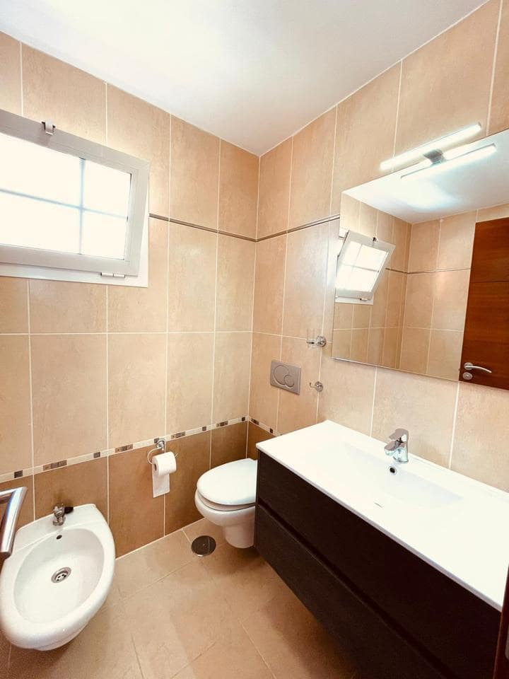 4 soveværelse Villa til salg i Los Cristianos med swimmingpool - € 795.000 (Ref: 7865479)