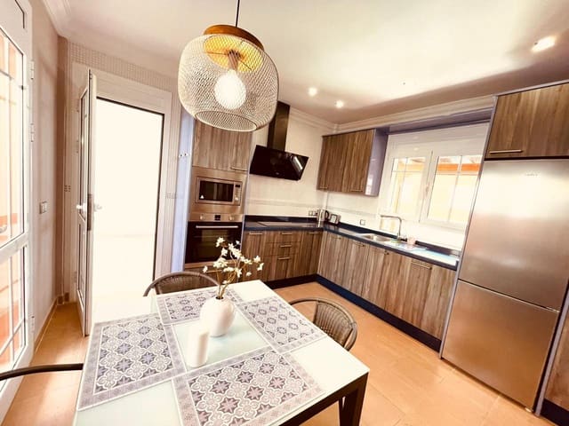 4 makuuhuone Huvila myytävänä paikassa Los Cristianos, Arona mukana uima-altaan - 795 000 € (Ref: 7865479)