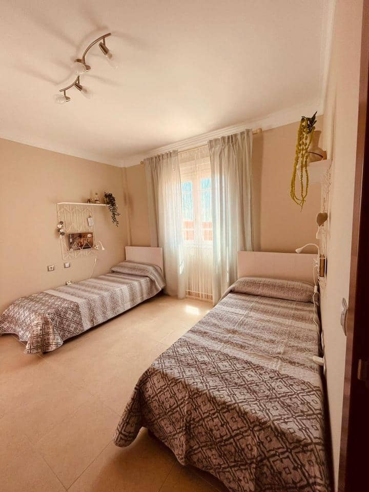 4 soveværelse Villa til salg i Los Cristianos med swimmingpool - € 795.000 (Ref: 7865479)