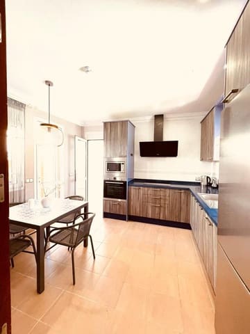 4 makuuhuone Huvila myytävänä paikassa Los Cristianos, Arona mukana uima-altaan - 795 000 € (Ref: 7865479)