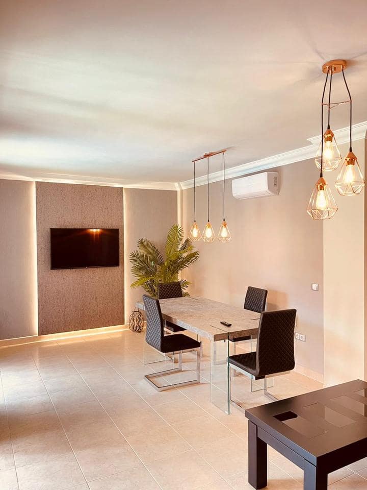 4 soveværelse Villa til salg i Los Cristianos med swimmingpool - € 795.000 (Ref: 7865479)