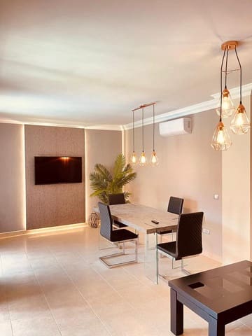 4 makuuhuone Huvila myytävänä paikassa Los Cristianos, Arona mukana uima-altaan - 795 000 € (Ref: 7865479)