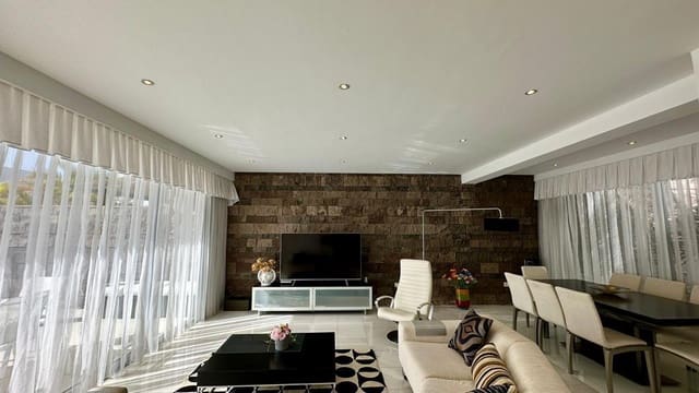 5 soverom Villa til salgs i Playa del Duque, Adeje med svømmebasseng garasje - € 3 200 000 (Ref: 7892905)