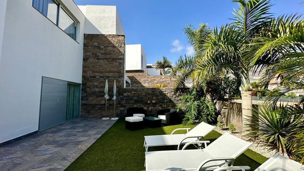 5 sypialnia Willa na sprzedaż w Costa Adeje z basenem garażem - 3 200 000 € (Ref: 7892905)