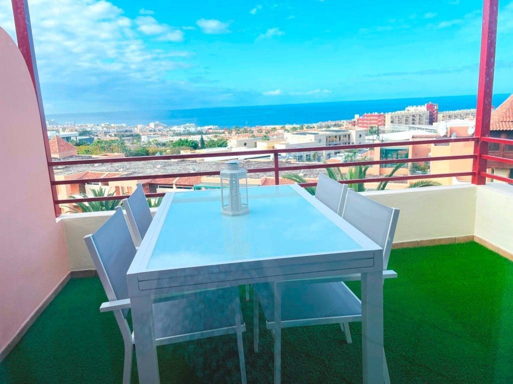 2 bedroom Flat for sale in Costa Adeje with pool garage - € 399,000 (Ref: 7992126)