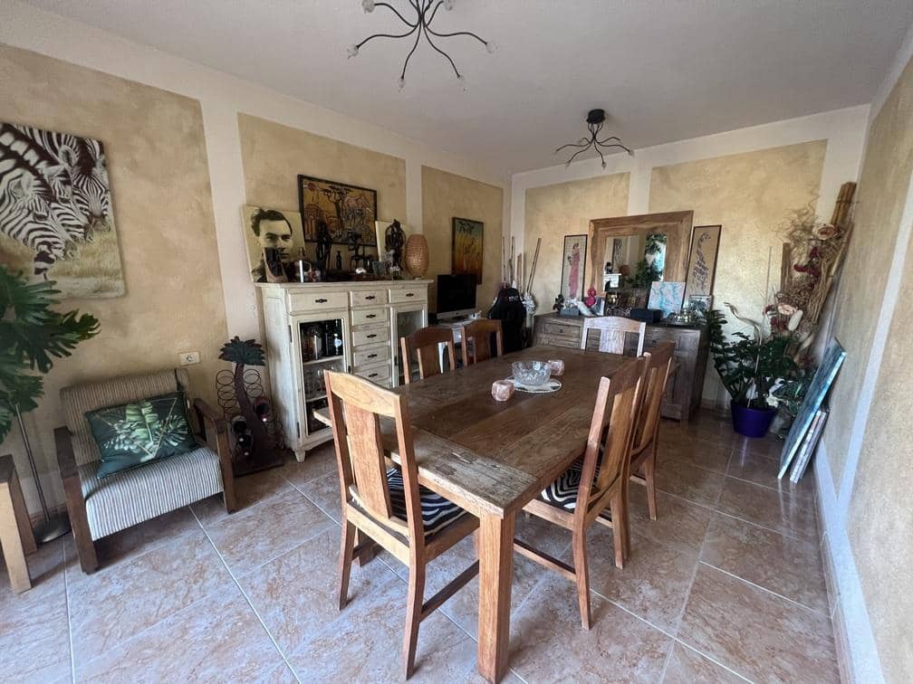 4 soverom Villa til salgs i Costa Adeje med svømmebasseng garasje - € 895 000 (Ref: 8002944)