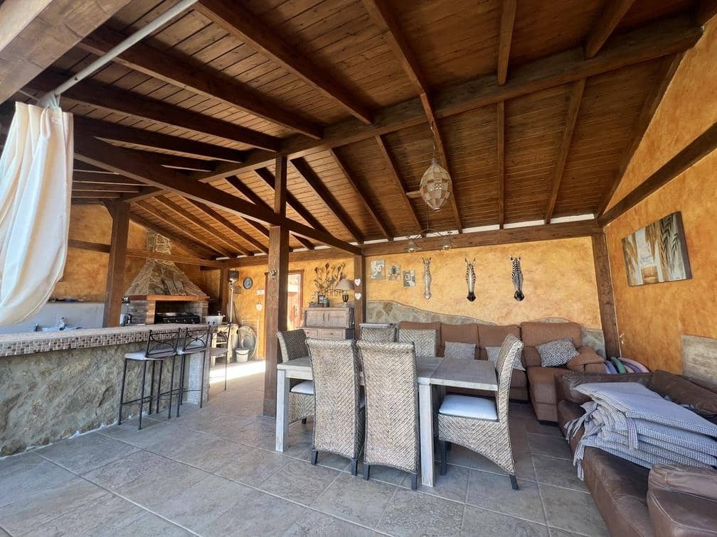 4 soverom Villa til salgs i Costa Adeje med svømmebasseng garasje - € 895 000 (Ref: 8002944)